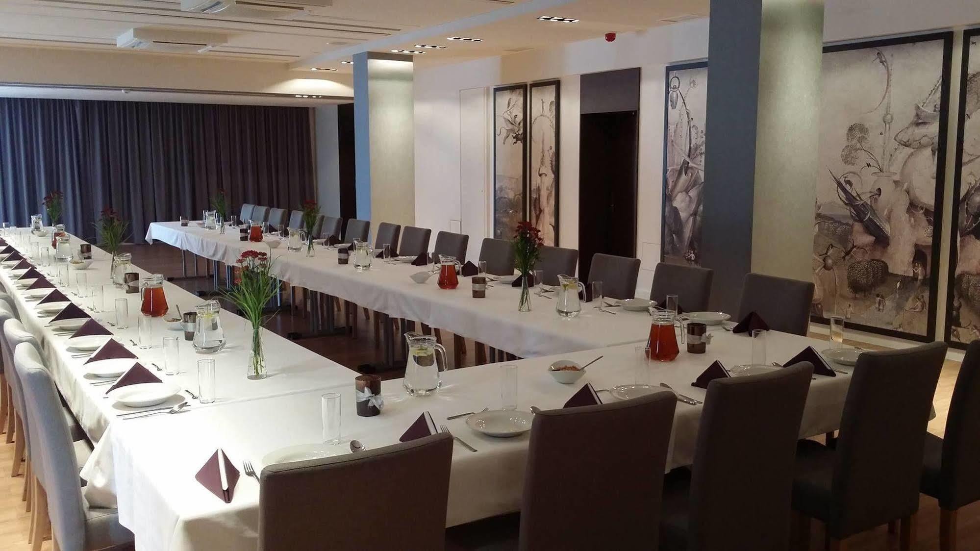 M Hotel 우치 외부 사진
